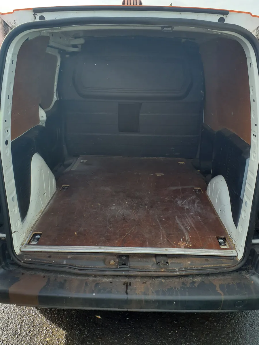 Citroen Berlingo 2018 only 80,000 km - Image 4