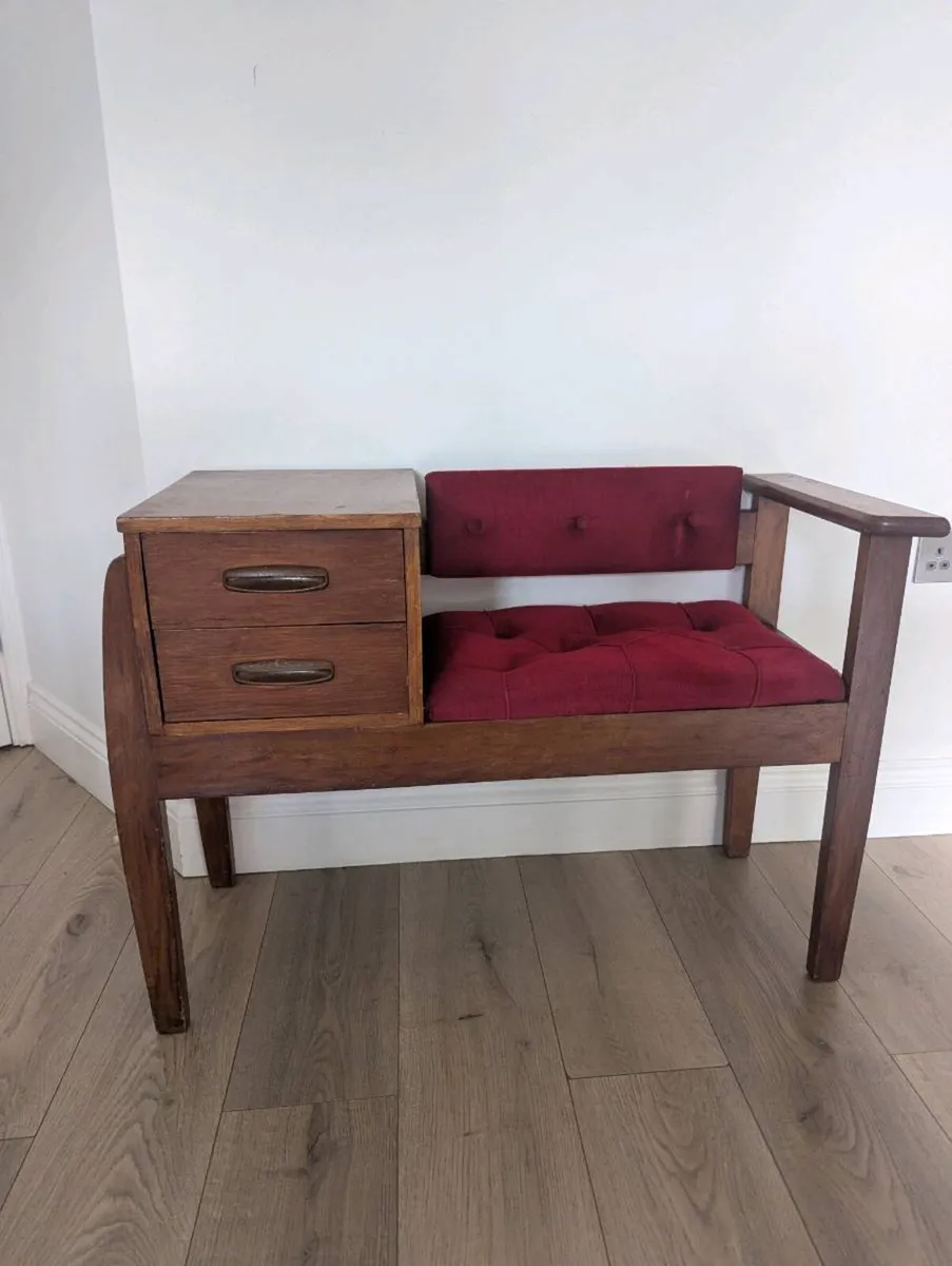 Chippy Heath telephone seat, - Image 1