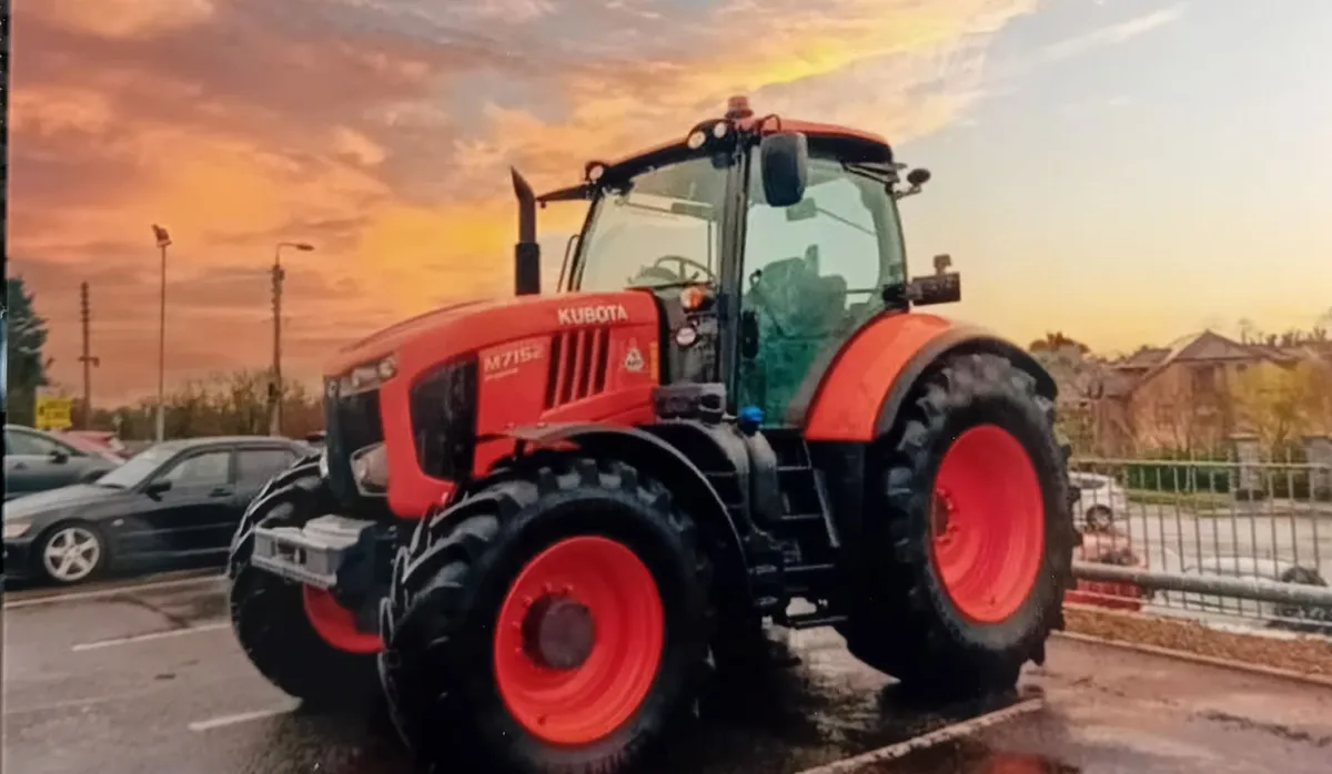 Tractor 50kph - Image 1