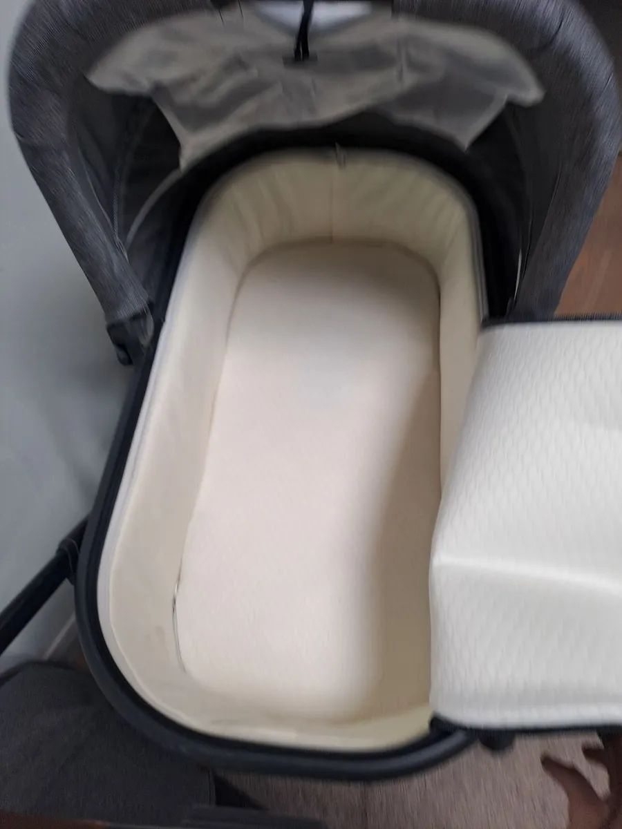 Uppababy Vista Cruz in Greyson Colour - Image 4