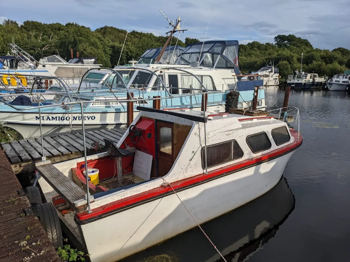 Fishing boat - Image 1