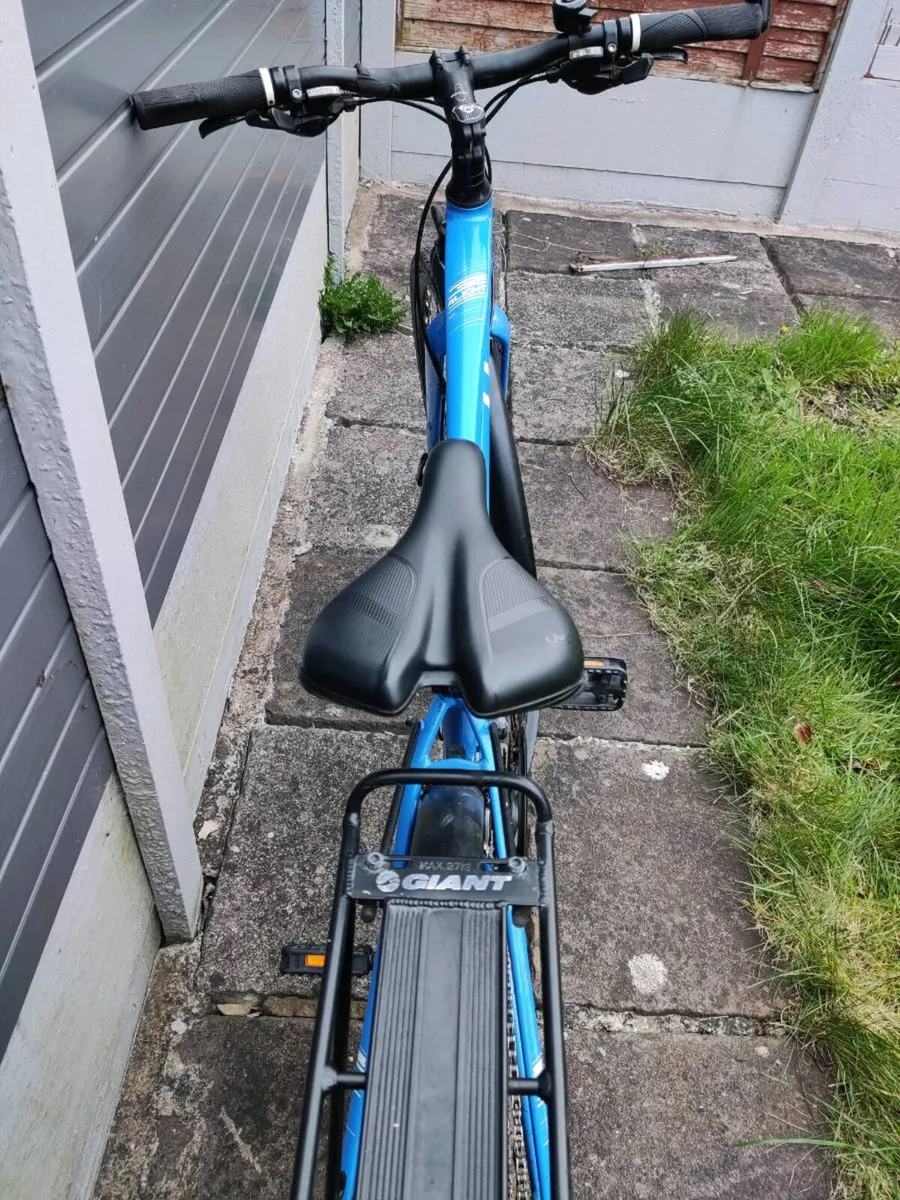 Liv Alight 2 City Disc  Women's Hybrid Bike - Image 2