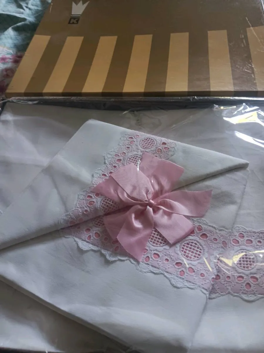 Vintage bedding - Image 1