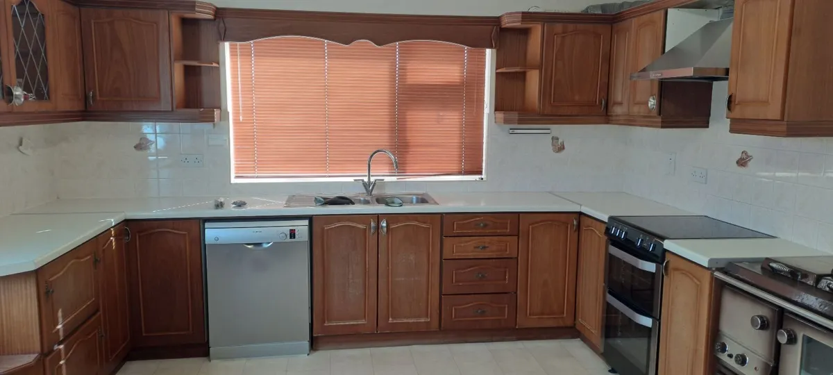 Kitchen Units - Image 1
