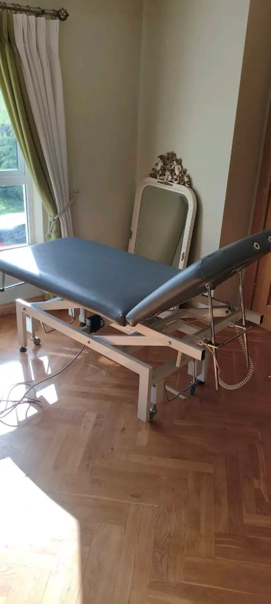 Electric Massage Table, Remote Height Adjustment - Image 3