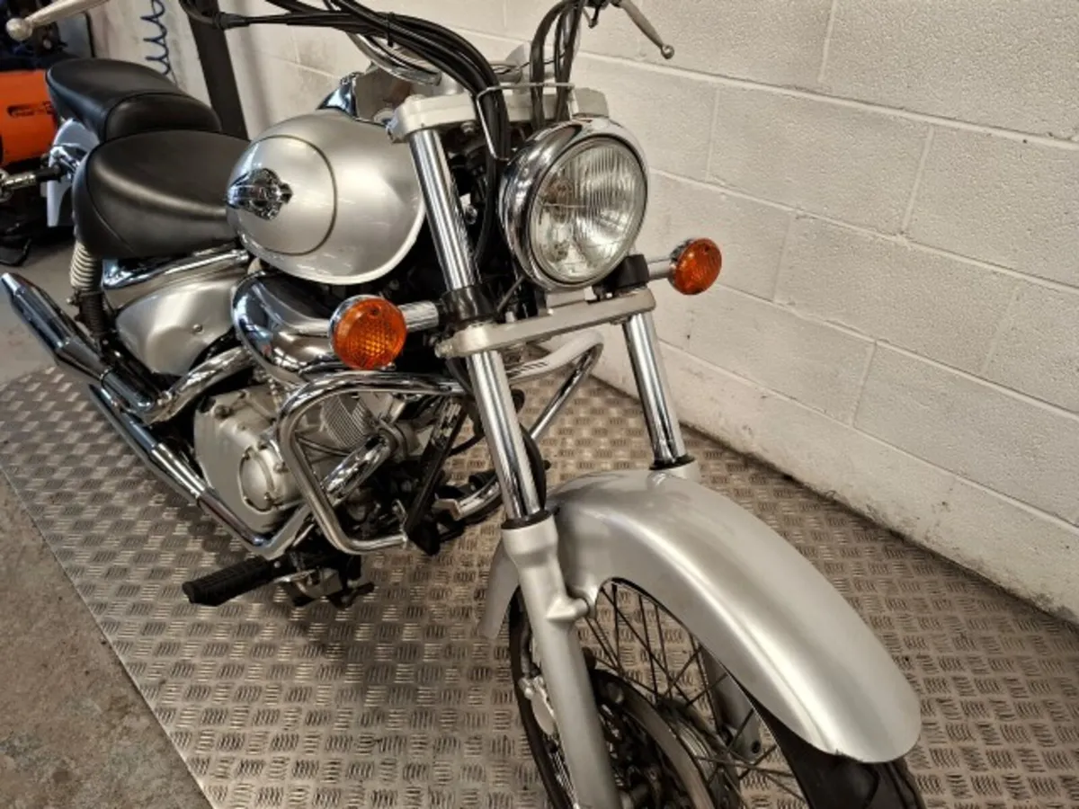 Suzuki Intruder 125 2007 - Image 2