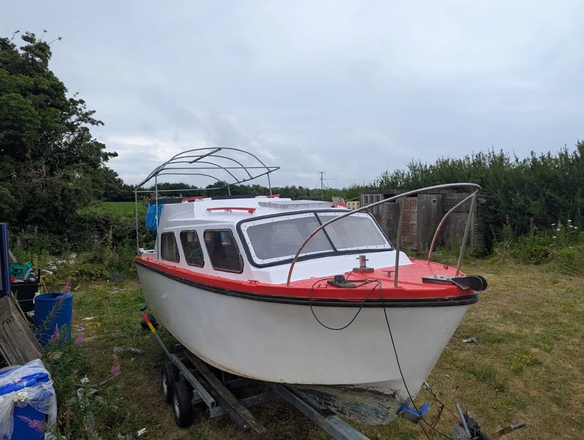 Fishing boat - Image 4