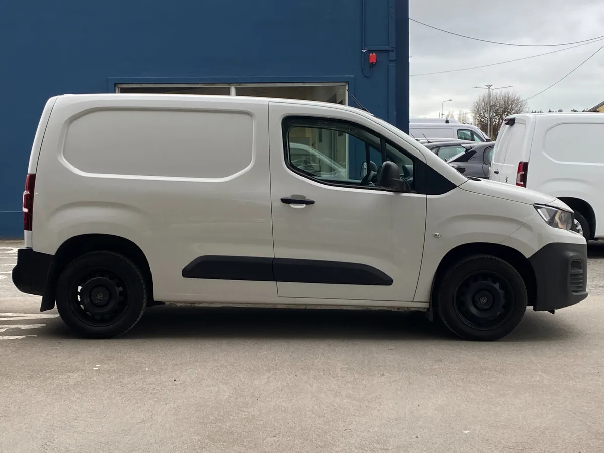 Peugeot Partner Professional Plus 1.5 Blue HDI - Image 2
