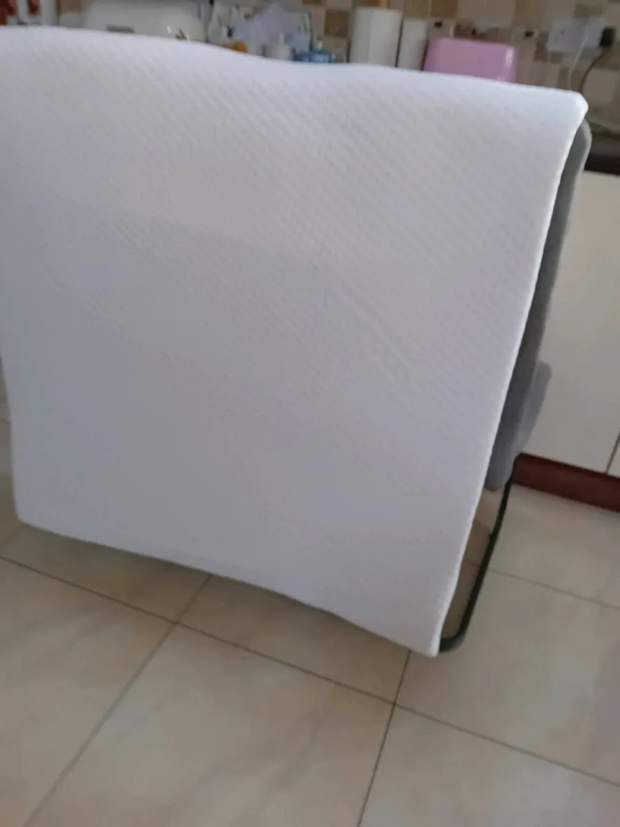 MEMORY FOAM MATTRESS TOPPER AS NEW - Image 1