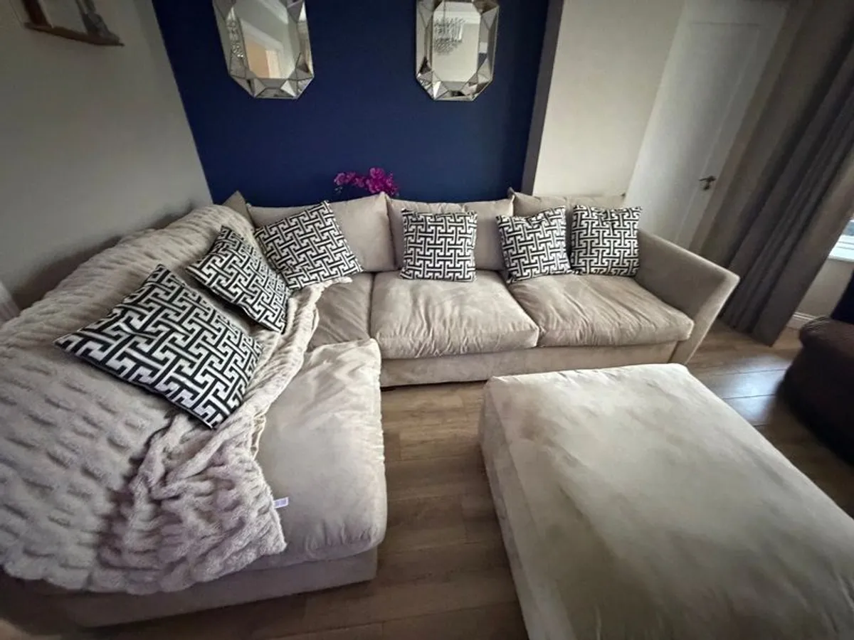 Corner sofa and foot poof - Image 3