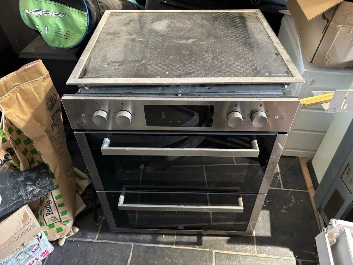 Electric oven and ceramic hob - Image 1