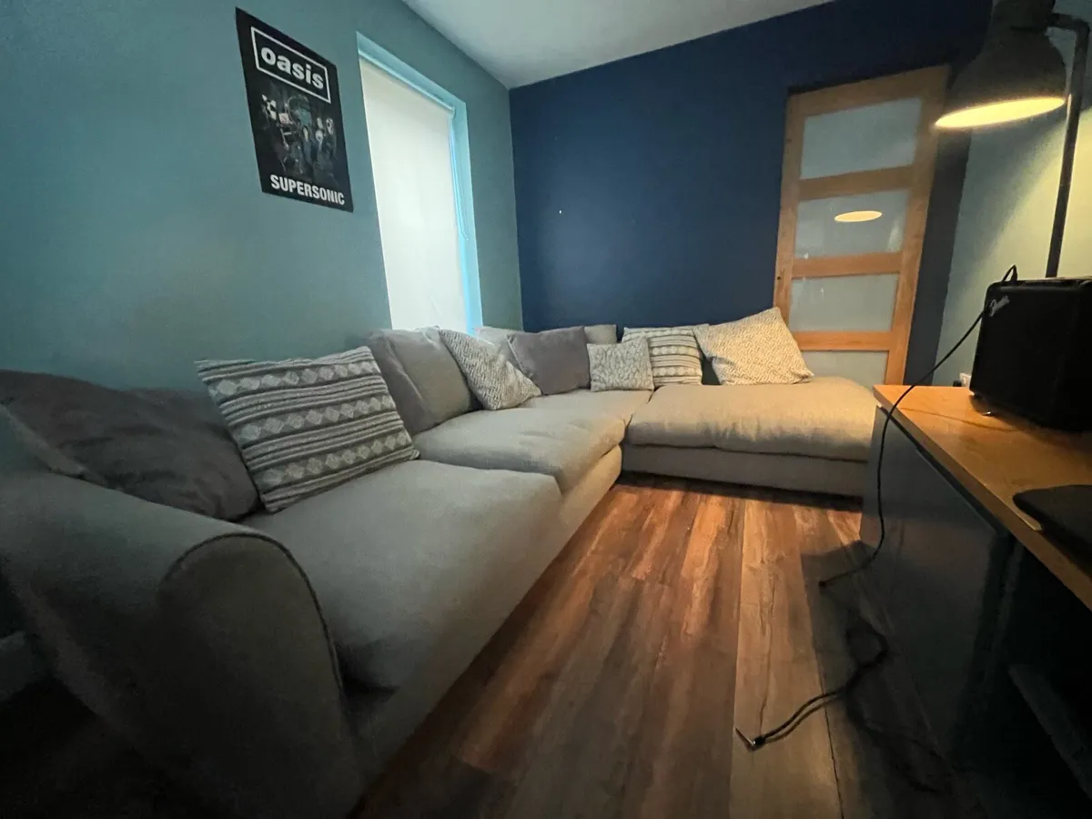 L shaped couch - Image 1