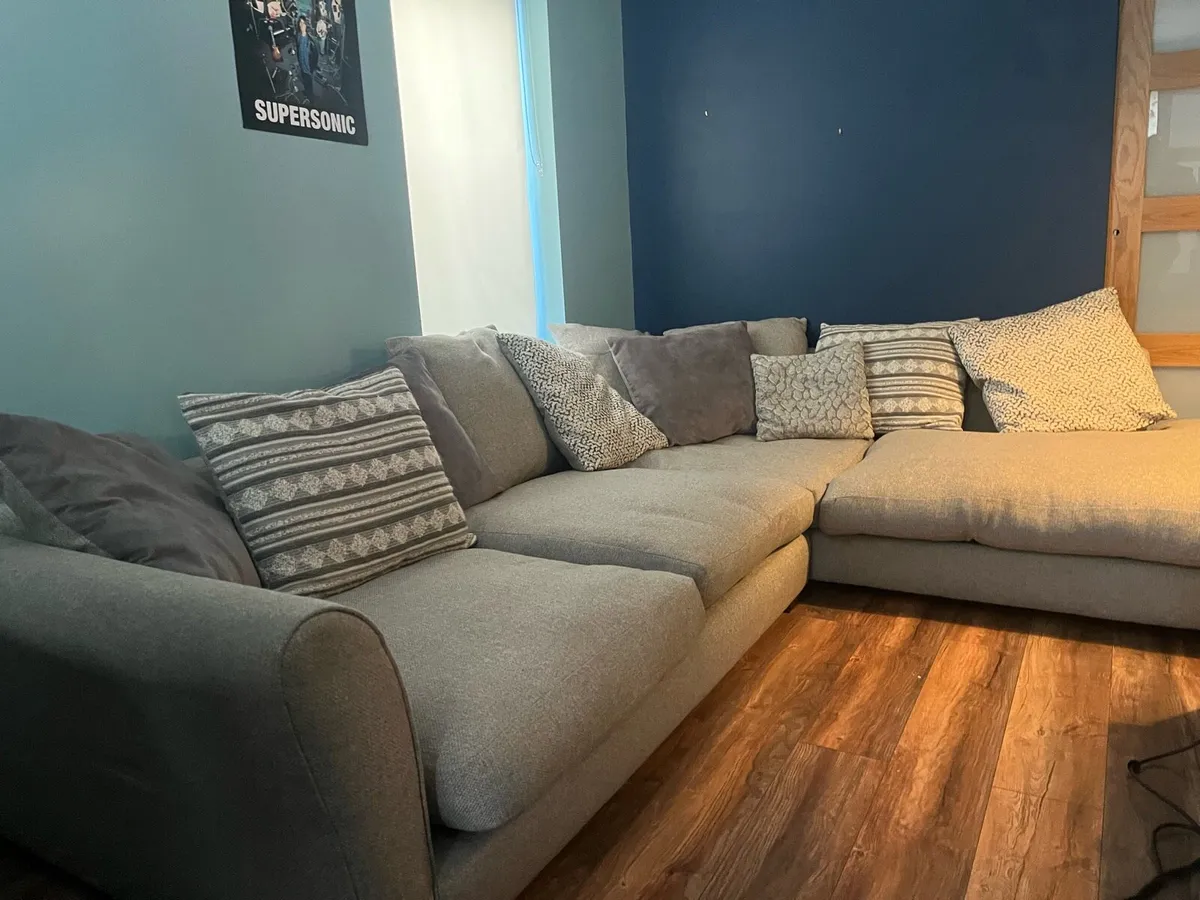 L shaped couch - Image 2