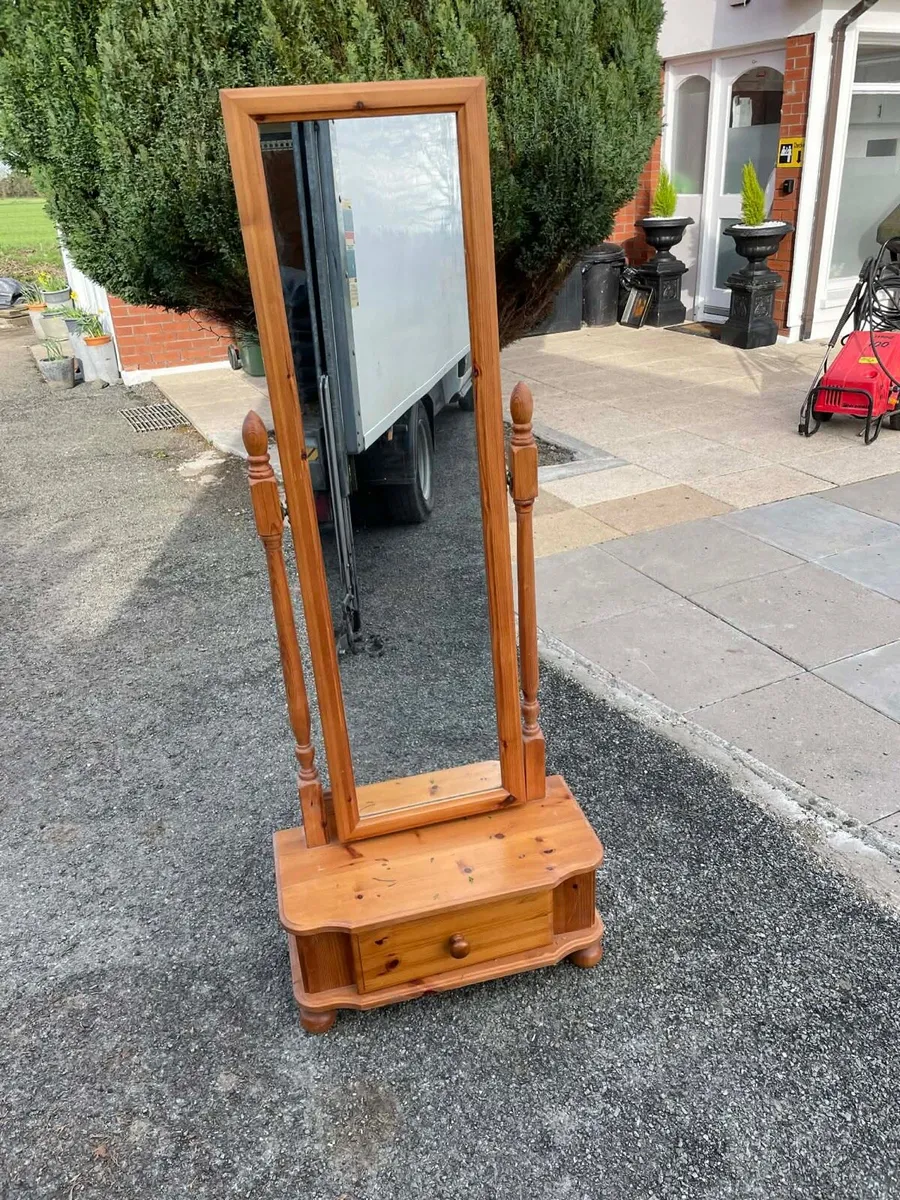 Pine standing mirror - Image 1