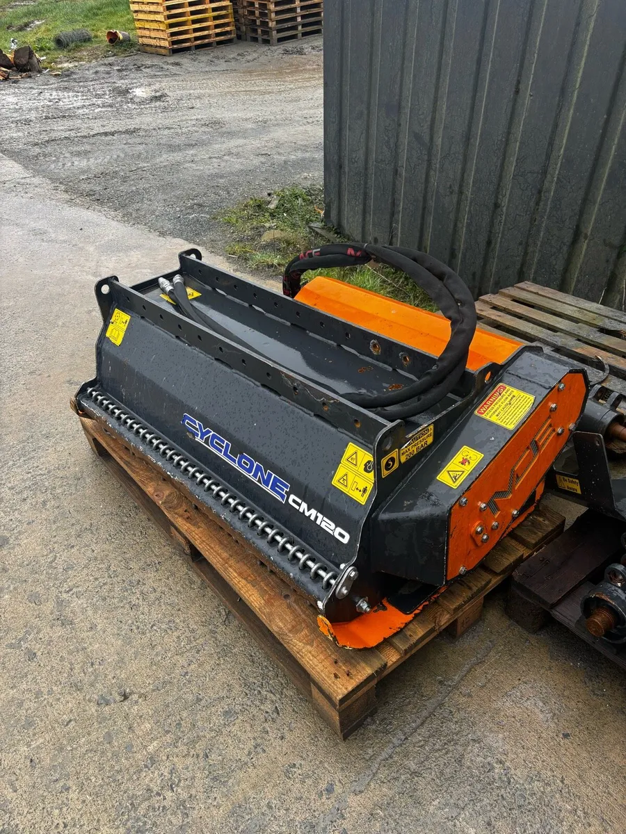 Flail hedge cutter for digger - Image 1