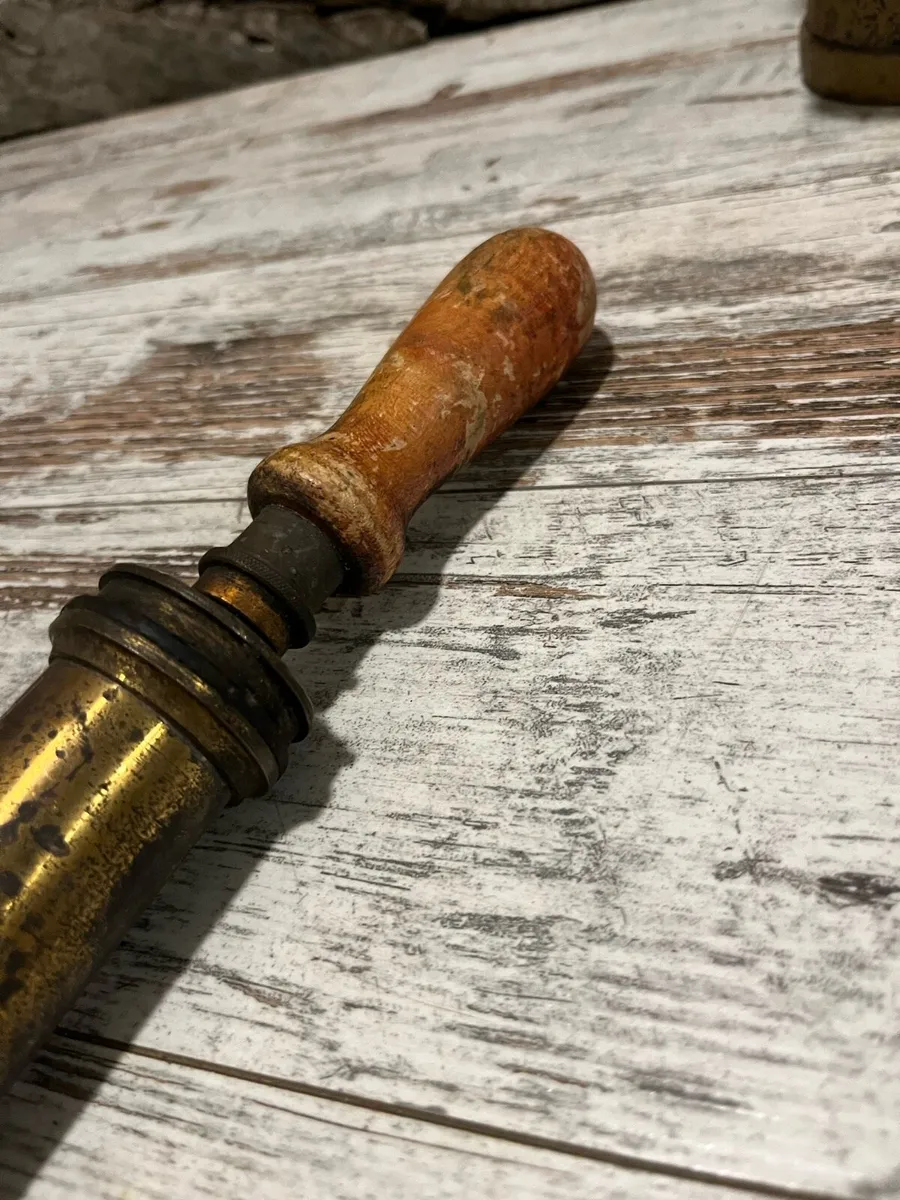 Vintage brass pump - Image 3