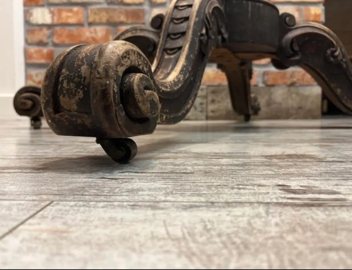 Vintage table leg - Image 2
