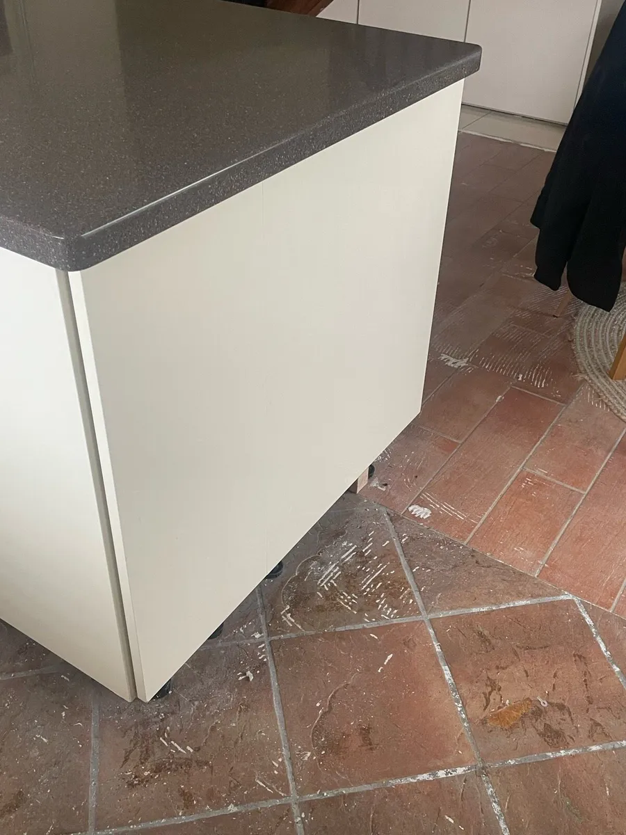 Kitchen Island - Image 2