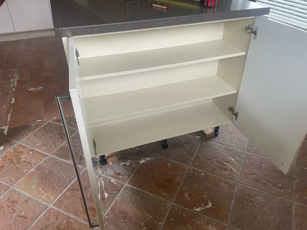 Kitchen Island - Image 3