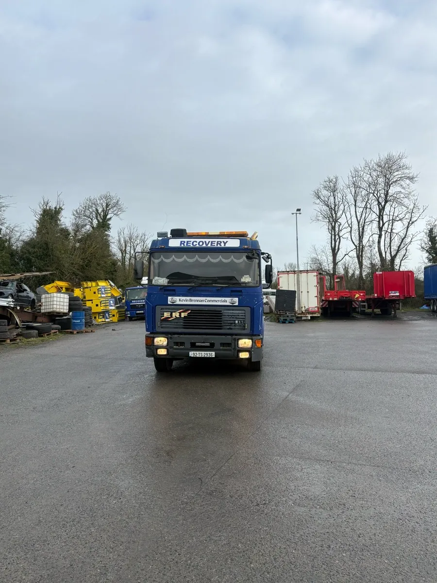 Erf e14 320 recovery truck - Image 1