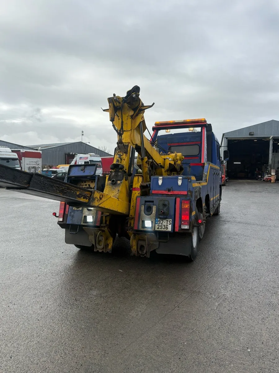 Erf e14 320 recovery truck - Image 2