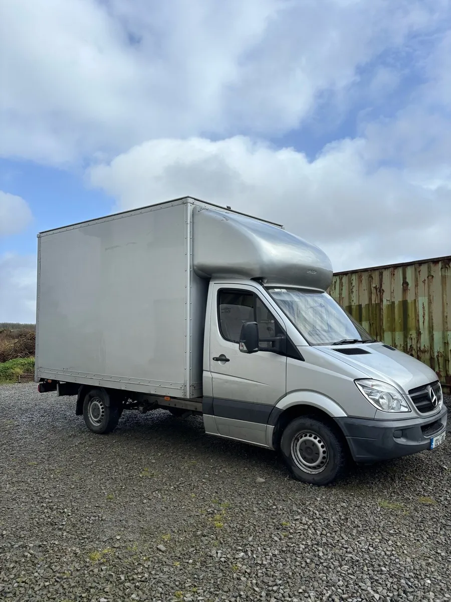 Mercedes Sprinter Luton - Image 2