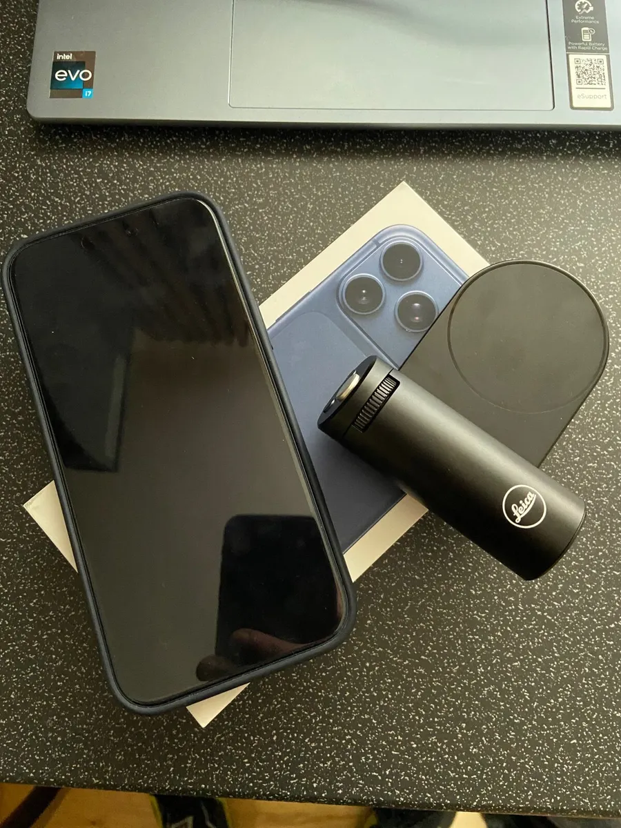 iPhone 17 Pro Max with extras - Image 1
