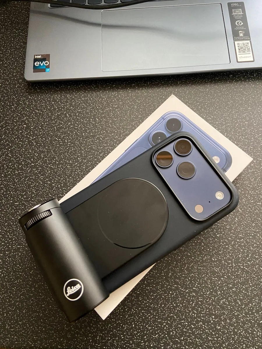 iPhone 17 Pro Max with extras - Image 2