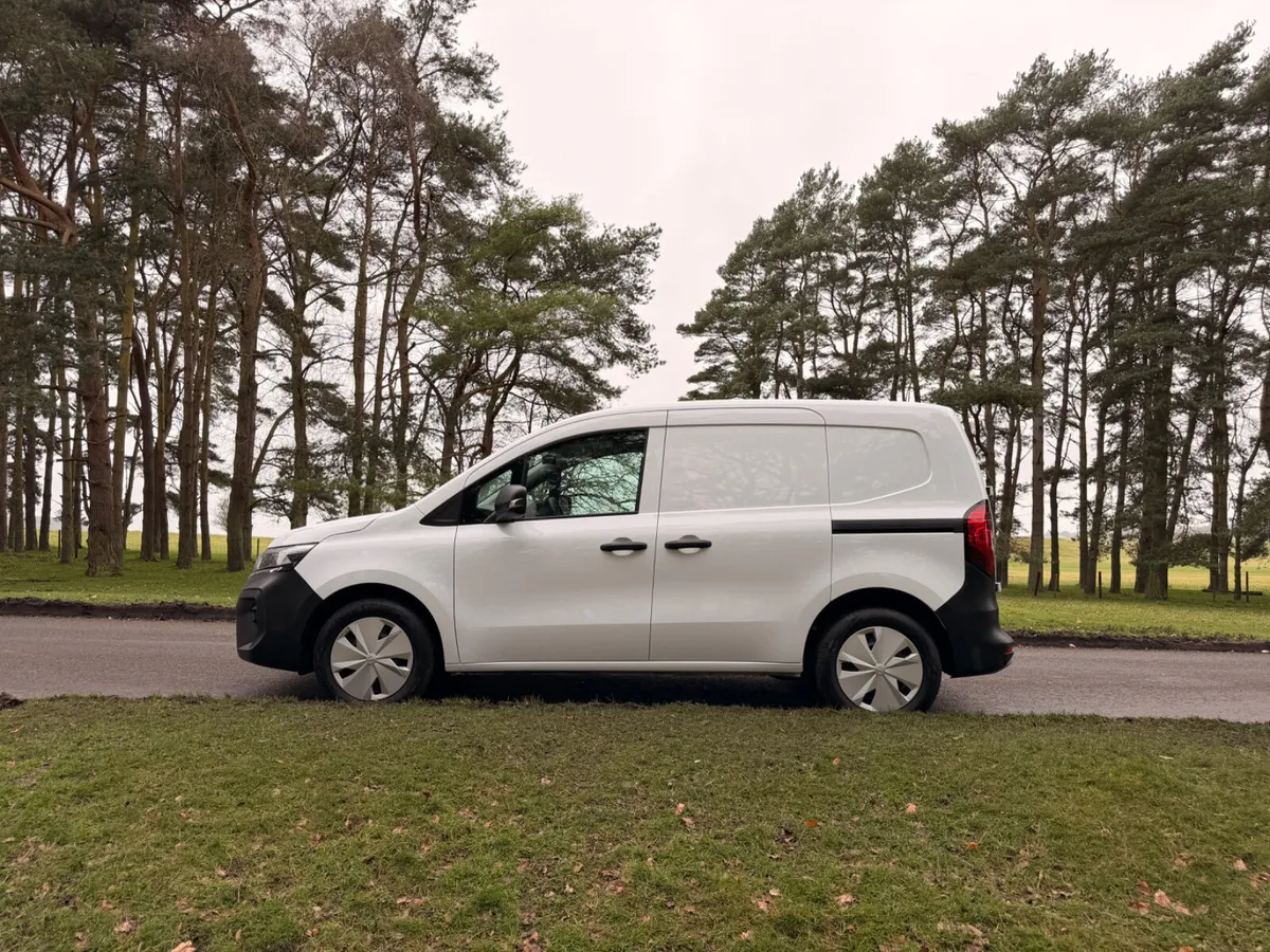 Nissan TOWNSTAR 2025 EV SWB Auto - Image 4