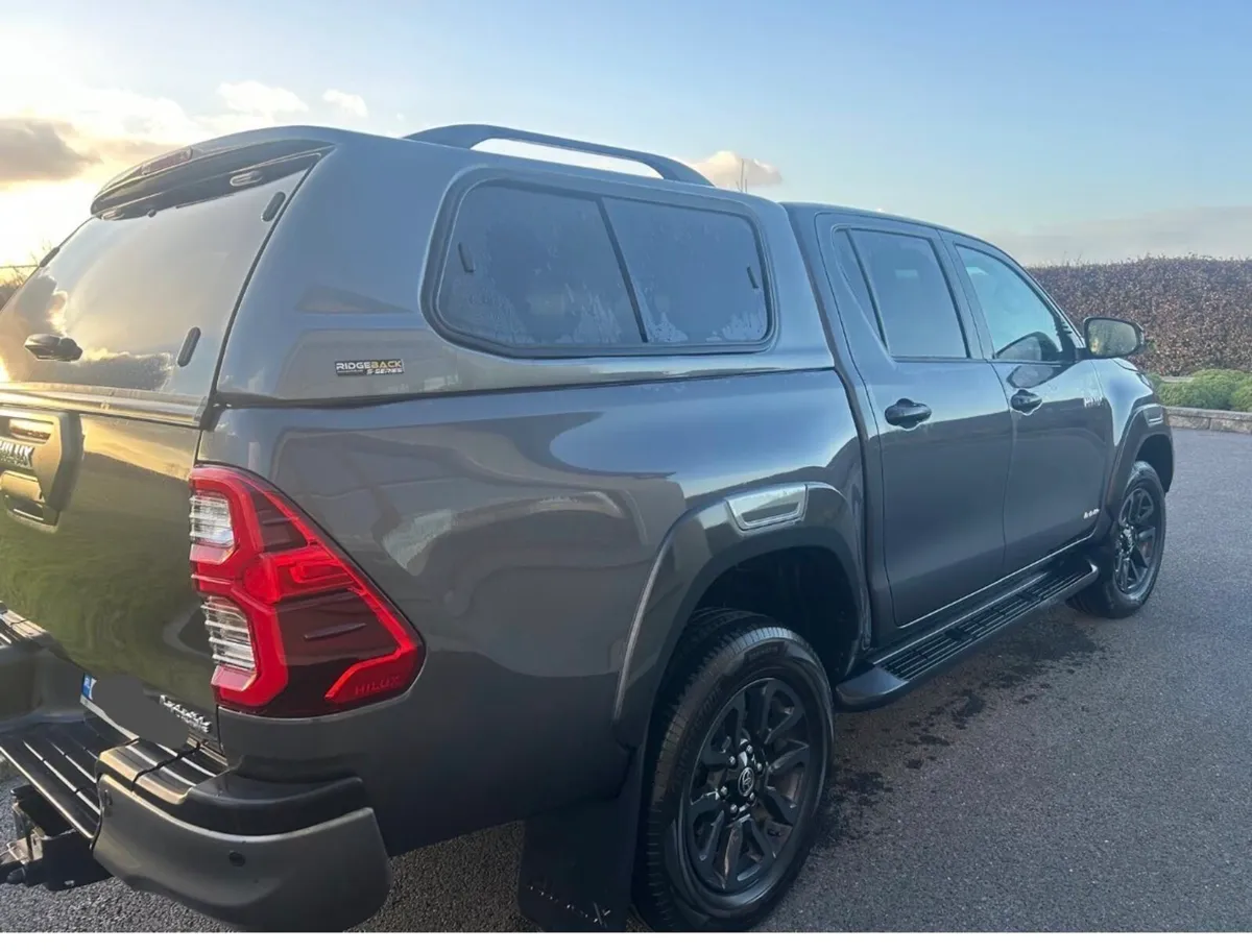 Toyota Hilux invincible - Image 1