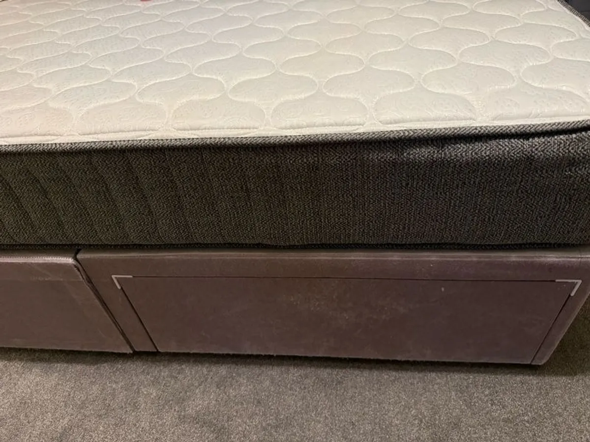 double mattress and base - Image 1