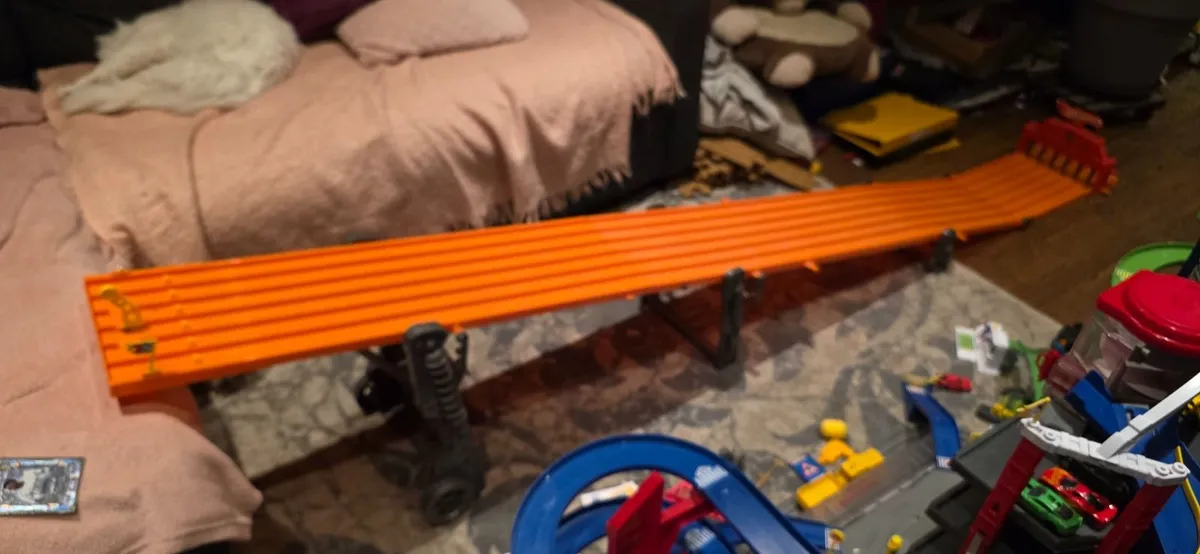 Hot Wheels Super 6-Lane Raceway - Image 4