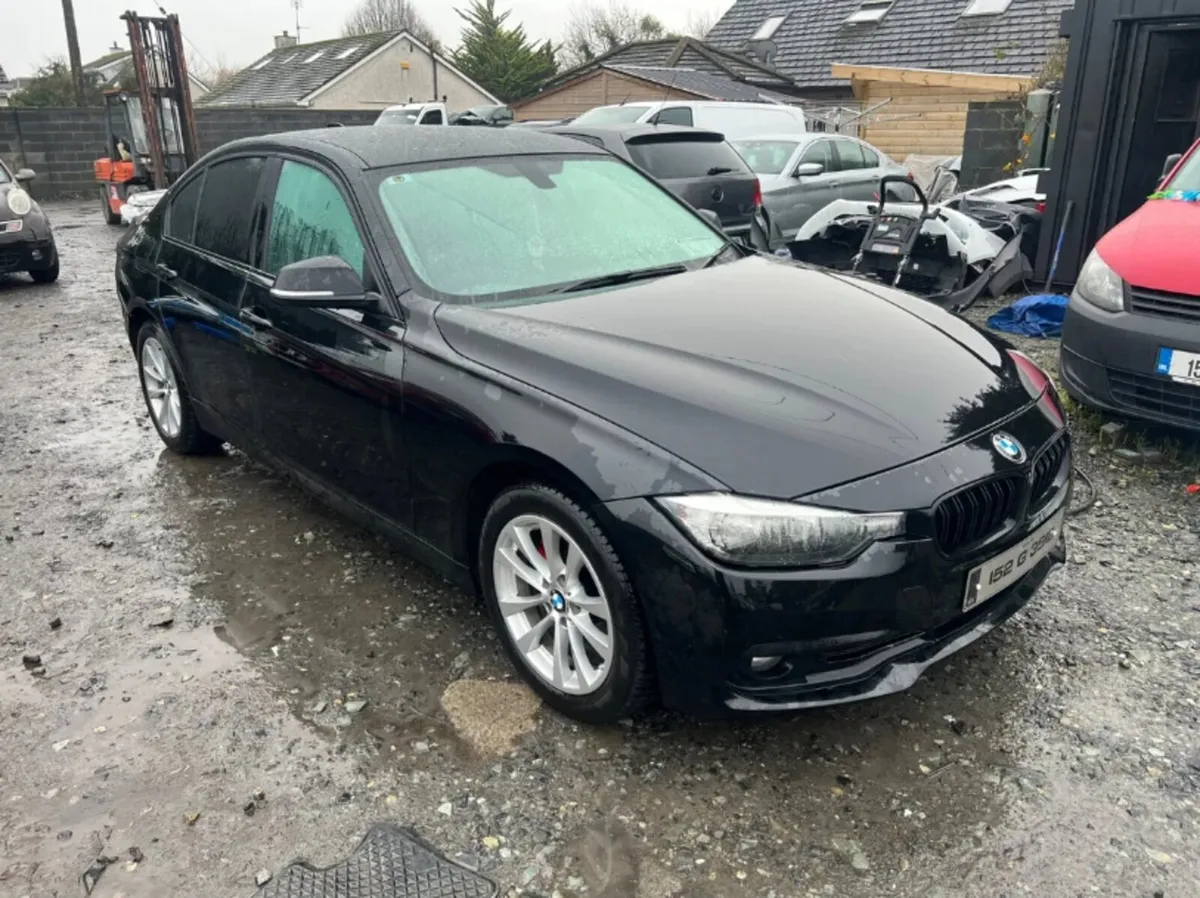 152 Bmw 318i Driving - Image 3