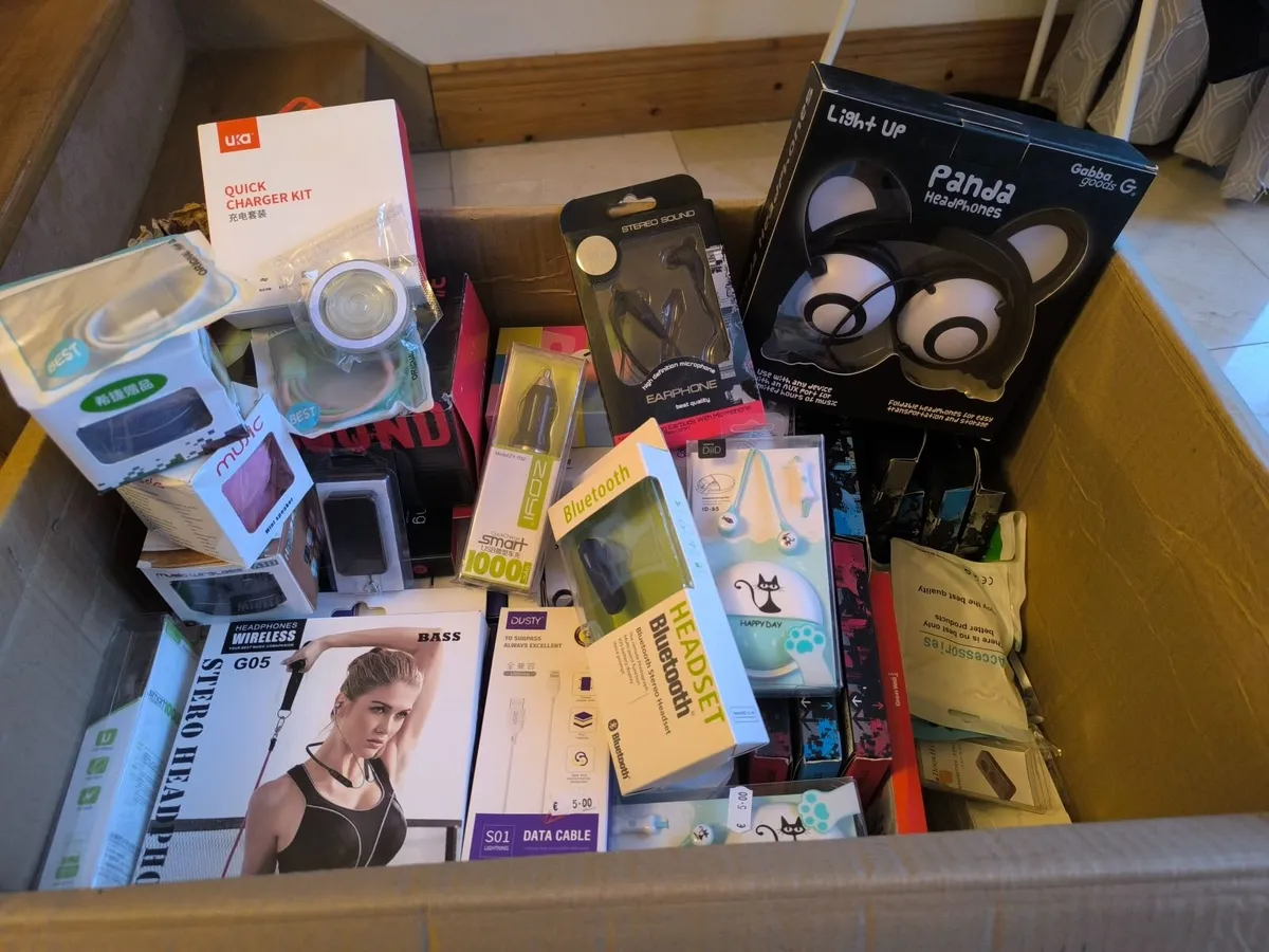 2 boxes of brand new unopened electronics 260 pcs - Image 3