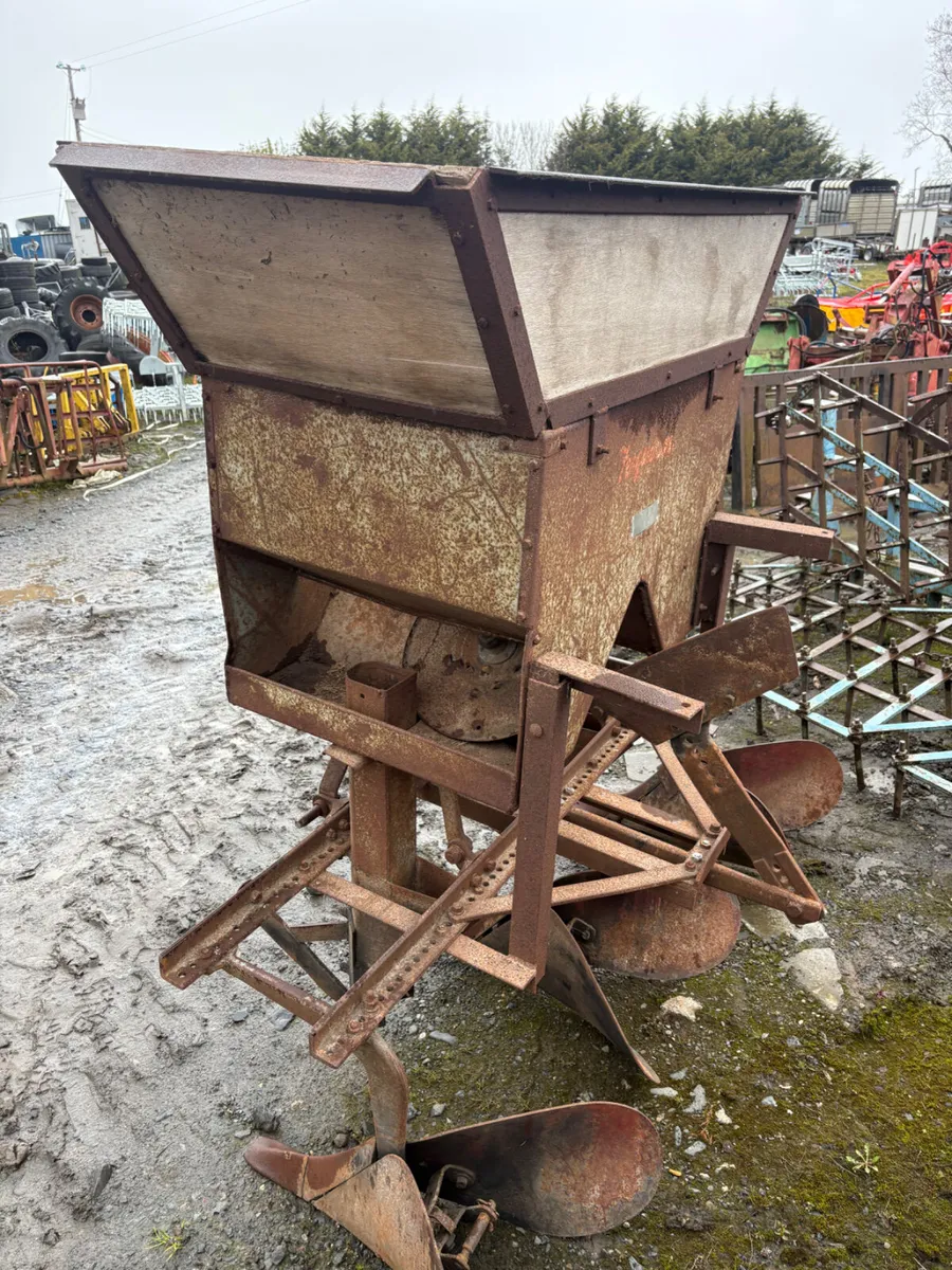 Ferguson potato planter - Image 2