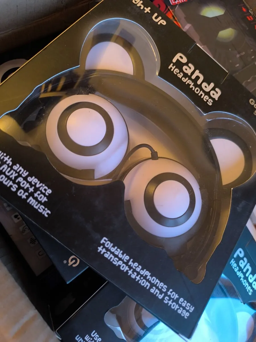 2 boxes of brand new unopened electronics 260 pcs - Image 4