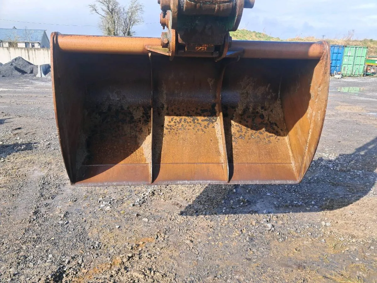 TIGHE Bog Bucket - Image 1