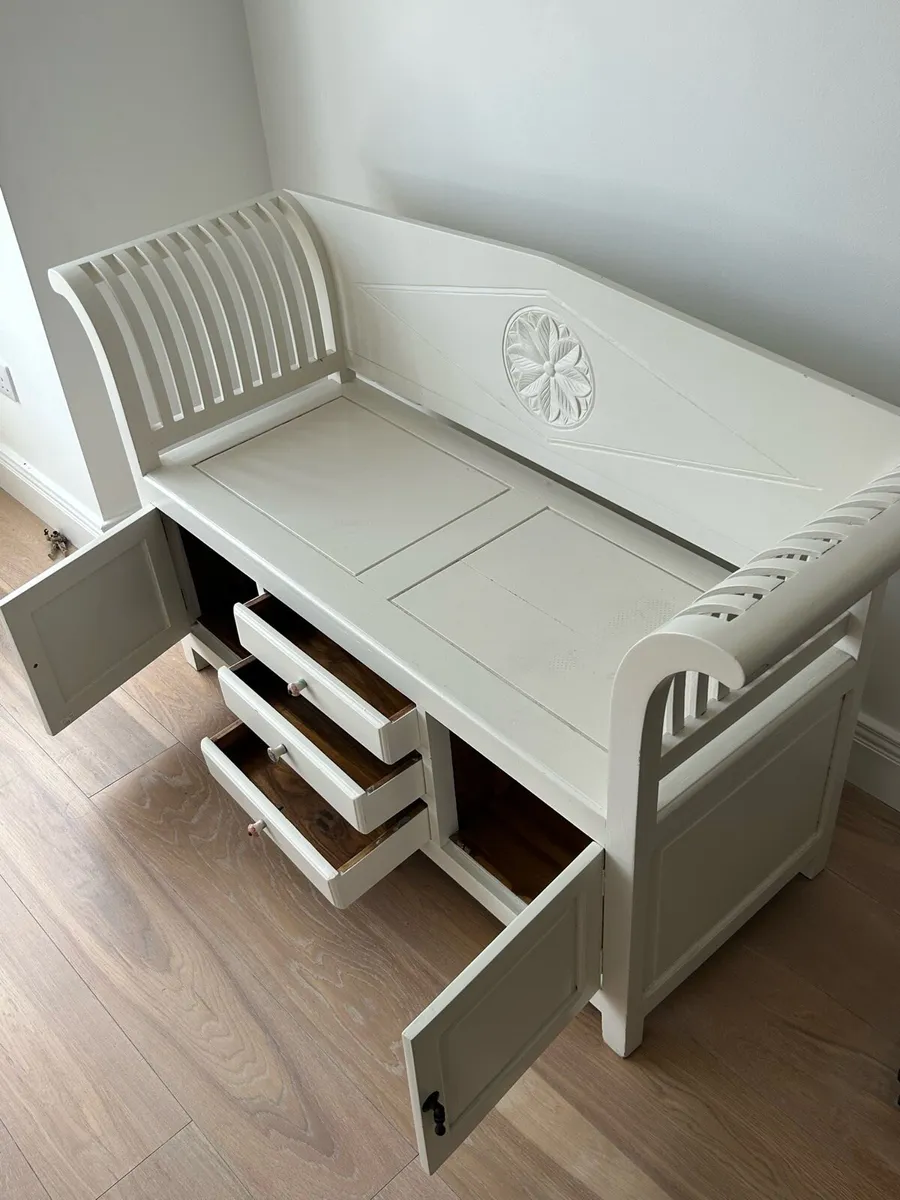 Window Seat - Image 2