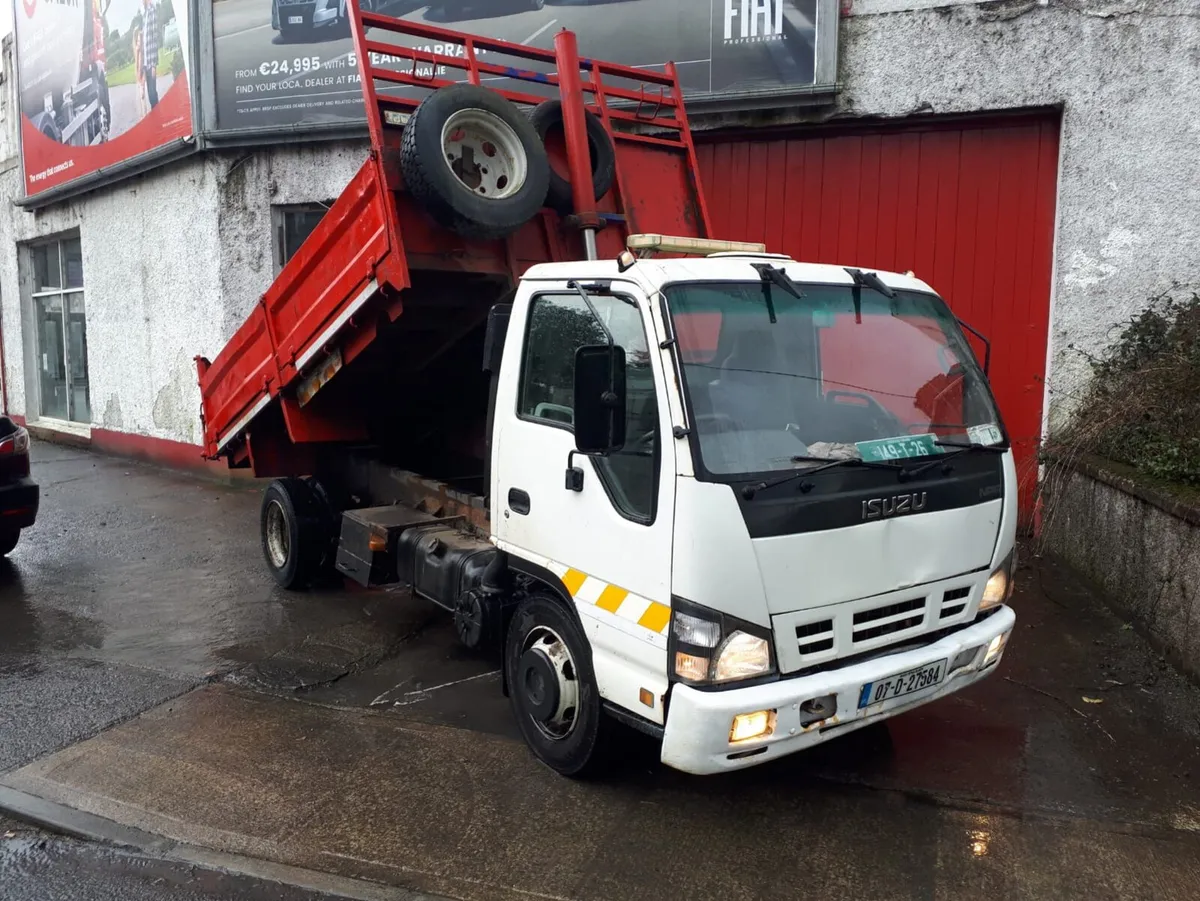 Isuzu npr tipper 3.0 2007 - Image 2