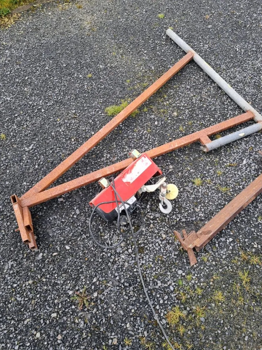 240 Volt Winch incl. Scaffolding Bracket - Image 2