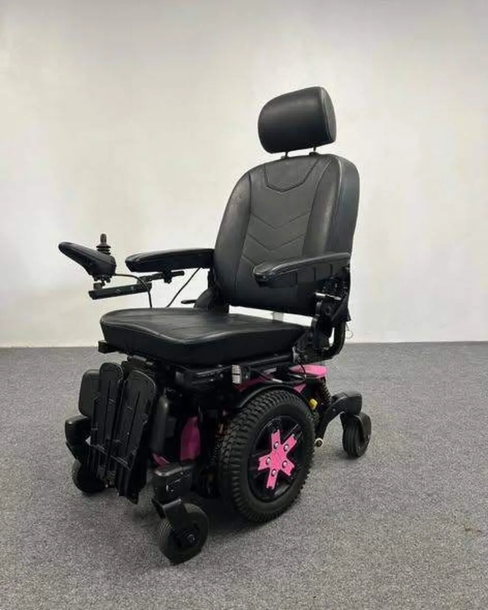 Pre-Owned Pink Quantum Q6 Edge 2.0 Power Chair - Image 1