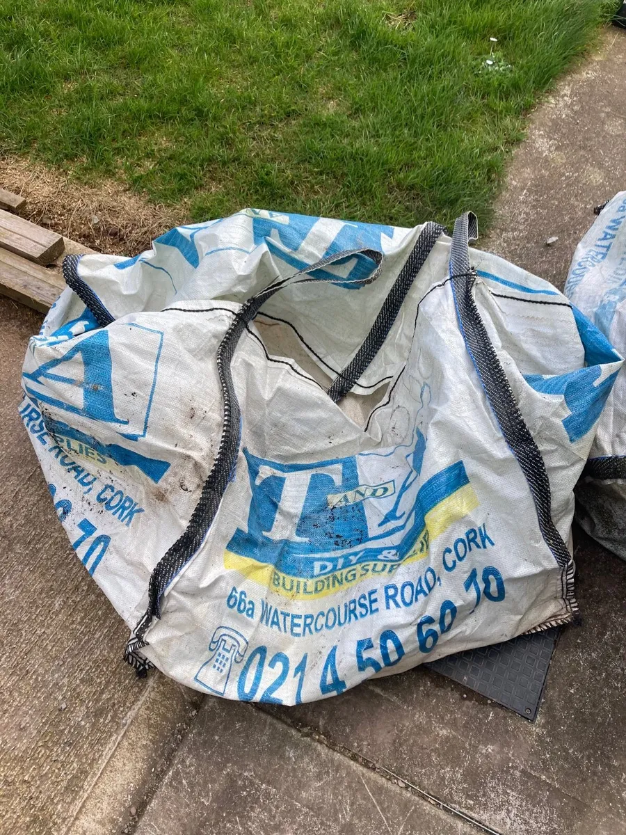 5 x one ton bags - Image 1