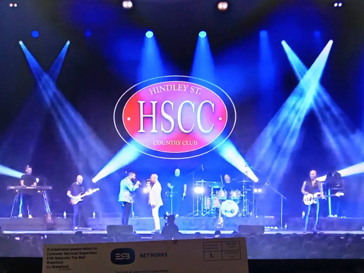 Samsung 22 Inch Monitor/TV/Gaming Excellent - Image 4