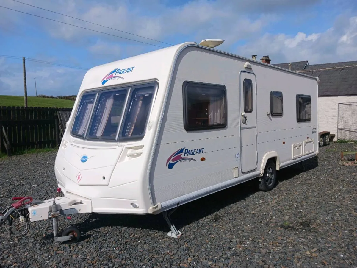 Bailey pageant burgundy , fixed bed , u lounge - Image 1