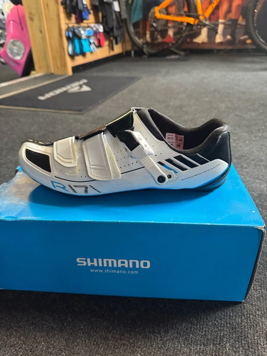 Half price carbon Shimano road shoes - Image 1
