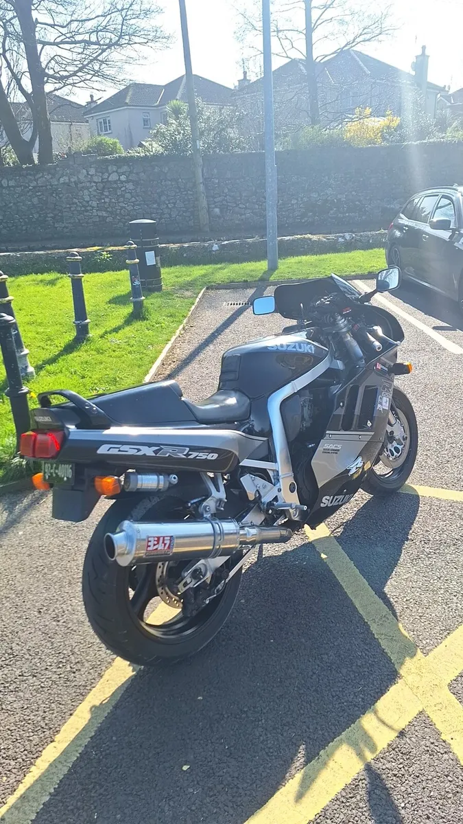 1992 Suzuki GSXR 750 Oil Cooled - Image 2