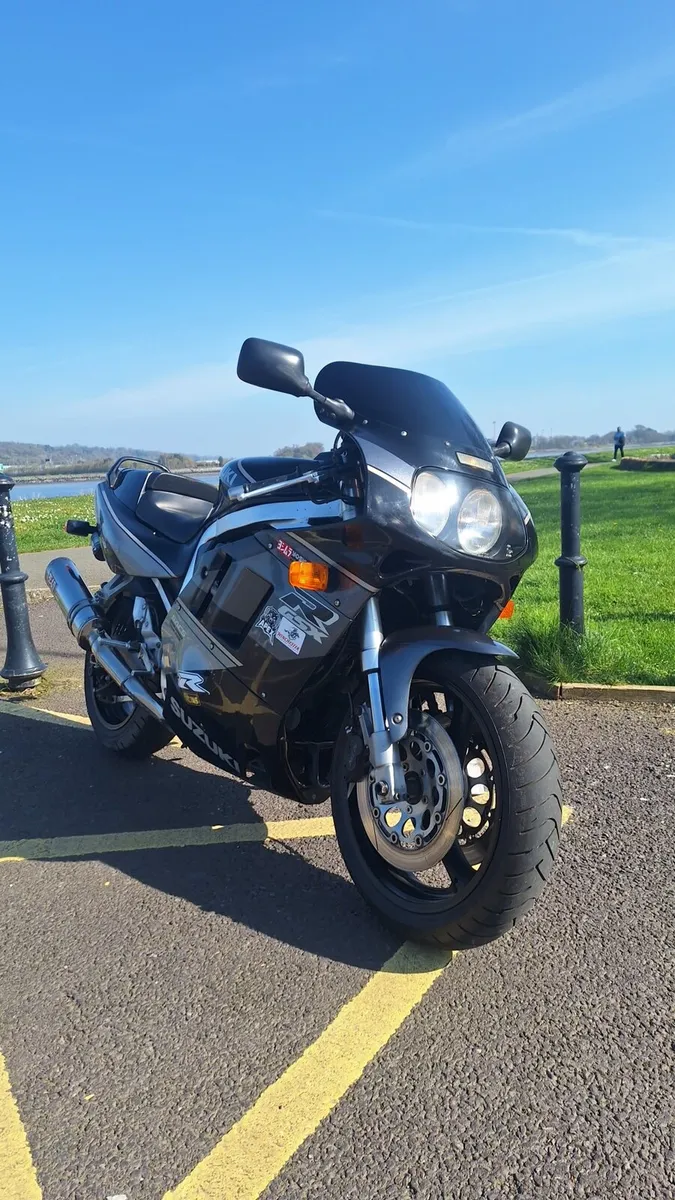 1992 Suzuki GSXR 750 Oil Cooled - Image 3