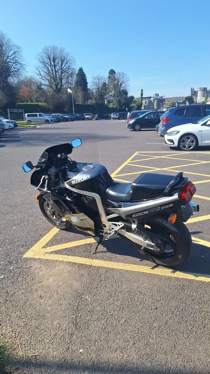 1992 Suzuki GSXR 750 Oil Cooled - Image 4