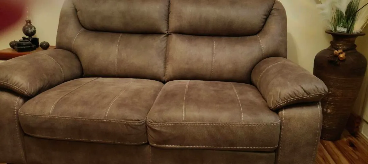 Three piece suite - Image 2