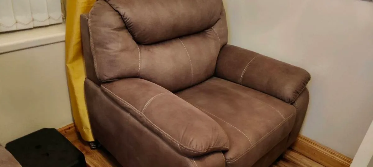 Three piece suite - Image 3